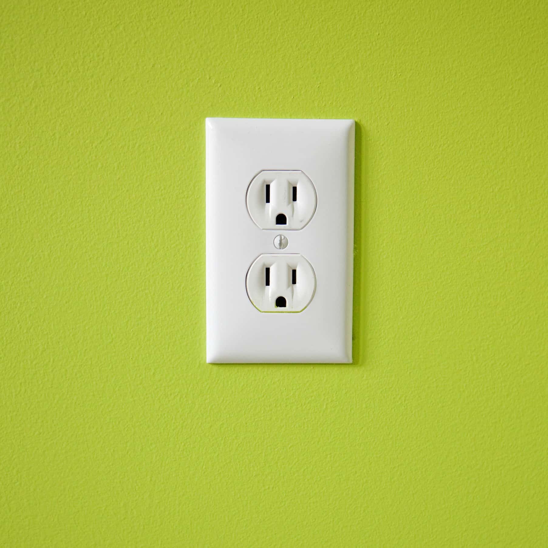 How to save money on utilities - these are the exact 10 things I've done to slash my electric bill in half!