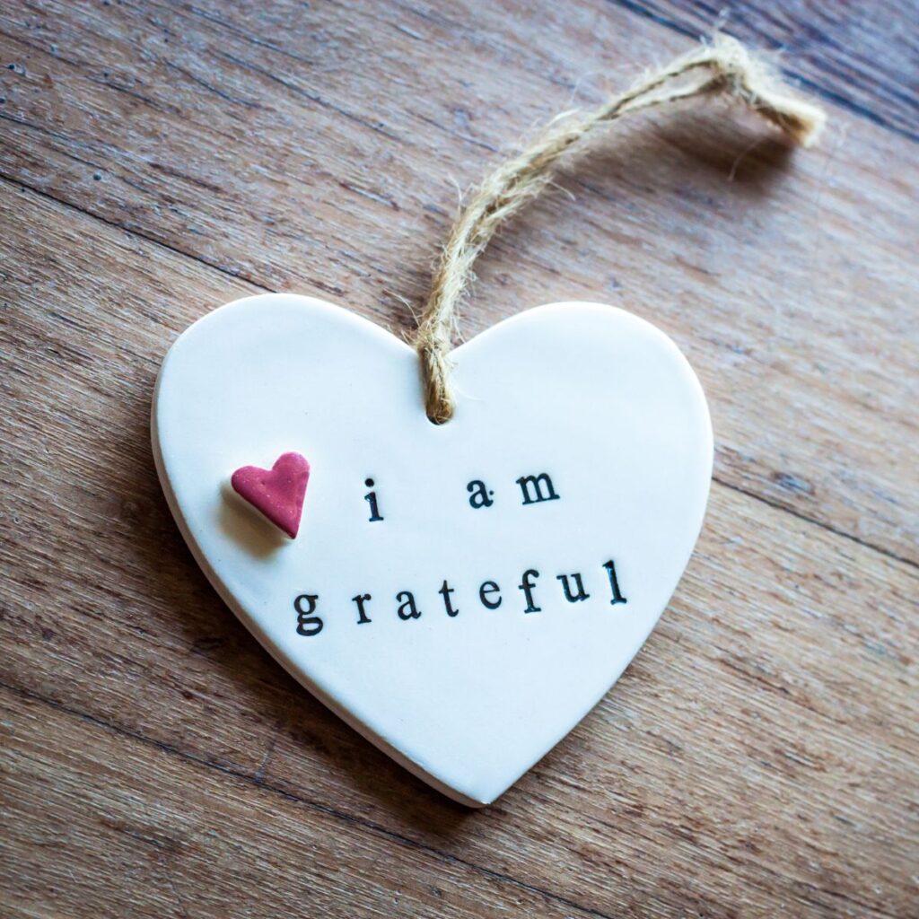an ornament saying "i am grateful"
